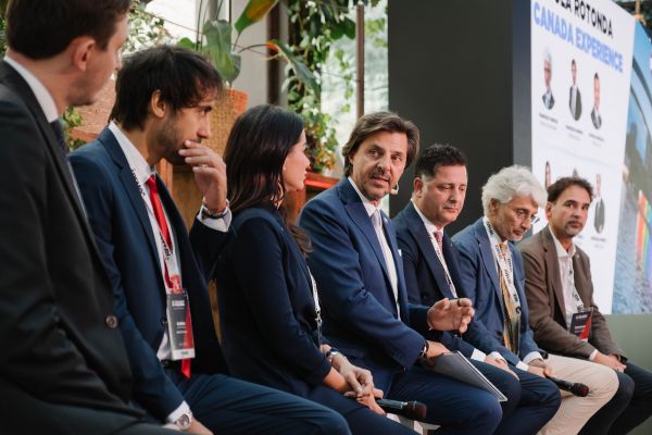 REMAX Italia lancia MaxCoach: l’intelligenza artificiale che contribuirà al raddoppio della rete e dei ricavi entro il 2028